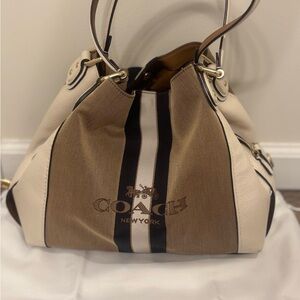 Coach bag
Gently used
No smell
Dust bag included